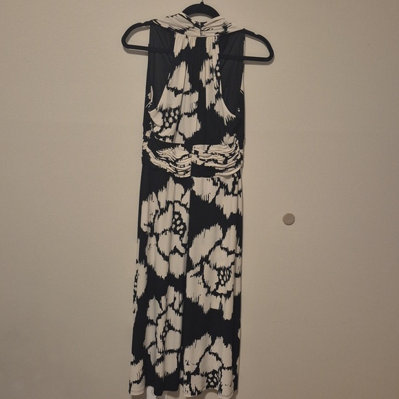 BANDOLINO Black w/White Flowers Dress - 8 - Picture 5 of 5